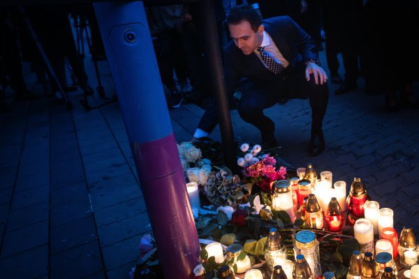 Tisíce ľudí zaplnili Zámockú, aby si pripomenuli Juraja a&nbsp;Matúša a&nbsp;vyjadrili kvír ľuďom podporu v&nbsp;ťažkých časoch