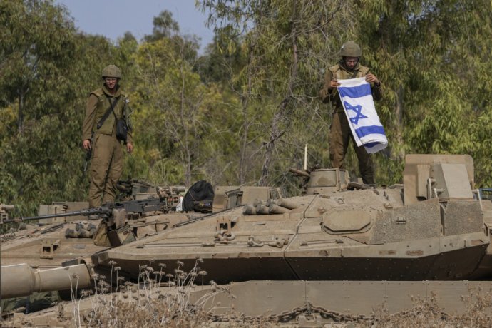Izraeli katonák Izrael és a Gázai övezet határán. Fotó - TASR/AP