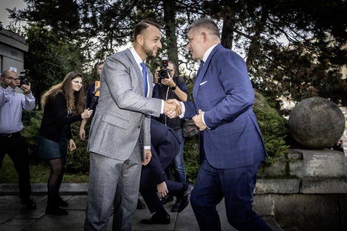 Premiér Robert Fico po uchopení moci navštívil ministra vnútra Matúša Šutaja Eštoka. Foto N - Tomáš Benedikovič