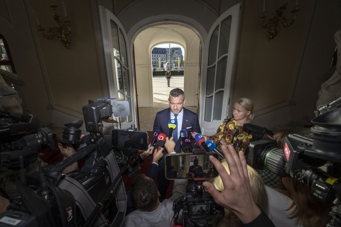 Peter Pellegrini v Prezidentskom paláci komentoval dianie po voľbách a Robertovi Ficovi posielal viacero odkazov. Foto N - Tomáš Benedikovič