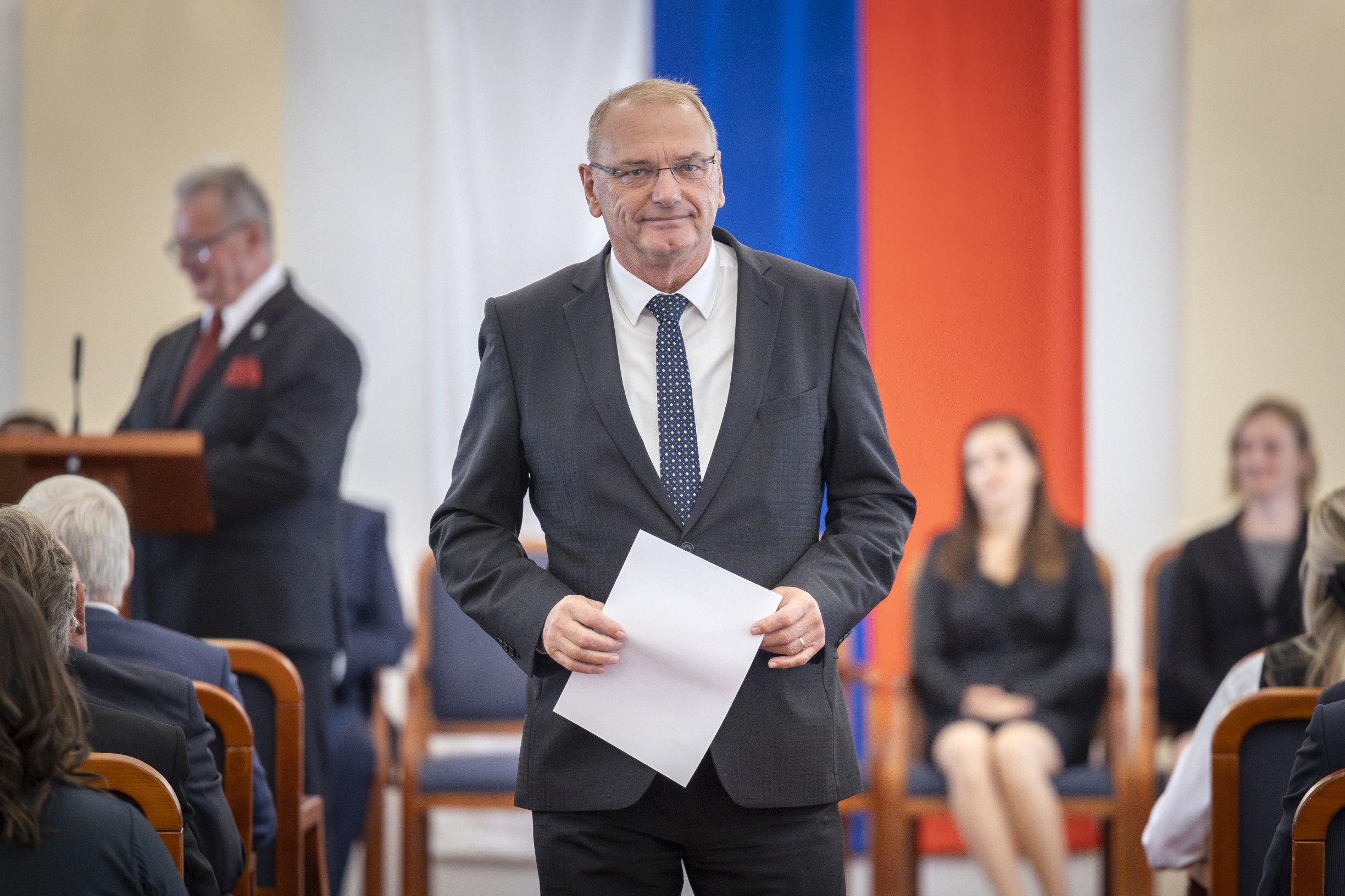 Koalícia narýchlo zmenila zákon o obstarávaní, opozícia varuje pred ľahším utajovaním zákaziek