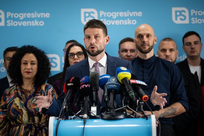 Michal Šimečka és a Progresszív Szlovákia tagjai. Fotó: N - Vladimír Šimíček