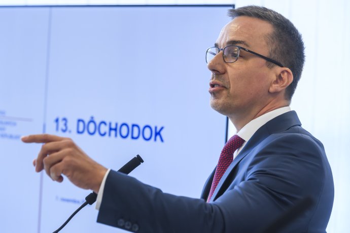 Na snímke minister práce, sociálnych vecí a rodiny SR Erik Tomáš (Hlas-SD) počas tlačovej konferencie k 13. dôchodku v Bratislave 7. novembra 2023. Foto – TASR/Jaroslav Novák