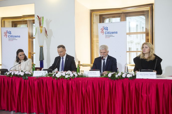 Novák Katalin, Andrzej Duda, Petr Pavel és Zuzana Čaputová a prágai államfői csúcsot követő sajtókonferencián. Fotó - TASR
