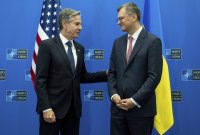 Americký minister zahraničia Antony Blinken (vľavo) upokojoval šéfa ukrajinskej diplomacie Dmytra Kulebu, že Západ stojí pri Ukrajine. Foto - TASR/AP