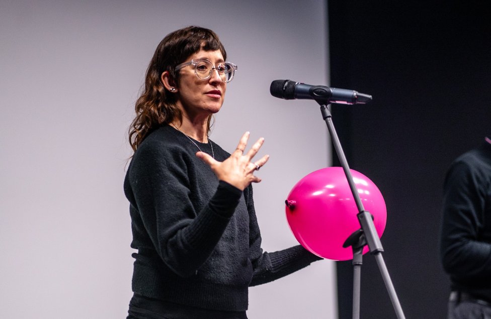 Režisérka Alison O'Daniel na slávnostnom otvorení festivalu Jeden svet. Foto - Šimon Lupták/Jeden svet