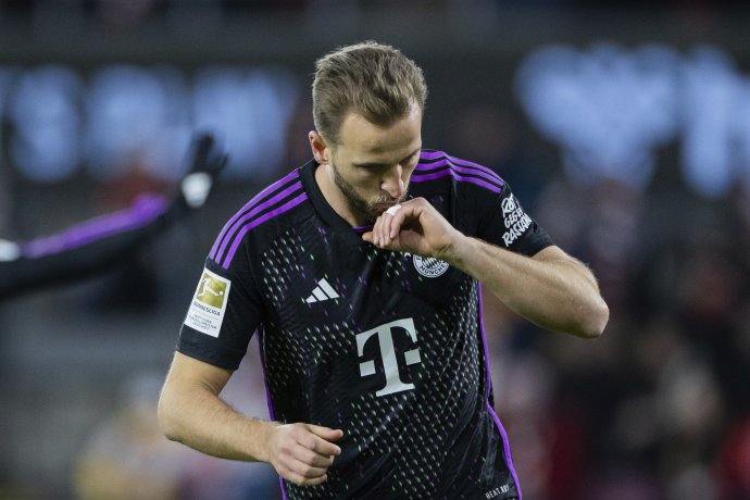 Futbalista Bayernu Mníchov Harry Kane sa teší po strelení gólu v zápase 12. kola nemeckej bundesligy 1. FC Kolín - Bayern Mníchov v Kolíne v piatok 24. novembra 2023. Foto - TASR/AP