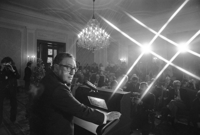Henry Kissinger počas tlačovej konferencie v roku 1974. Foto – TASR/AP