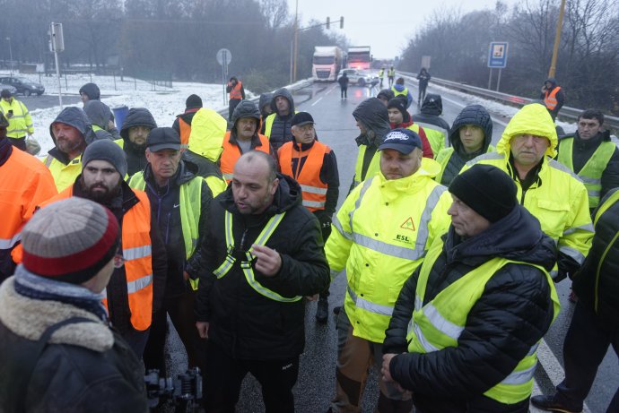 Protestná akcia Únie autodopravcov Slovenska na hraničnom priechode Vyšné Nemecké - Užhorod. Foto - Ivan Fleischer