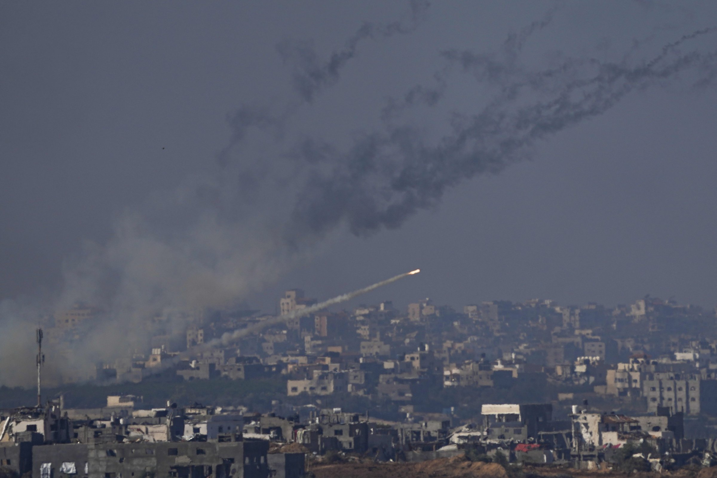 Hamas vypálil raketu na Izrael. Foto - TASR/AP