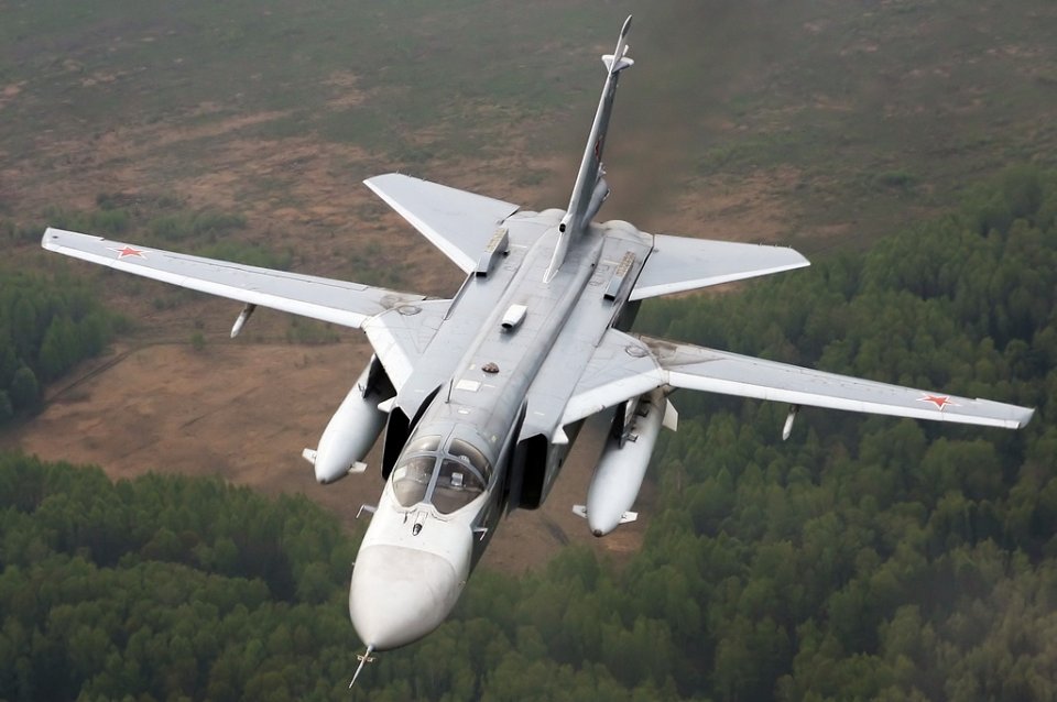 Ruský bombardér Su-24 s krídlami v polohe pre nízke rýchlosti. Foto - Wikipedia