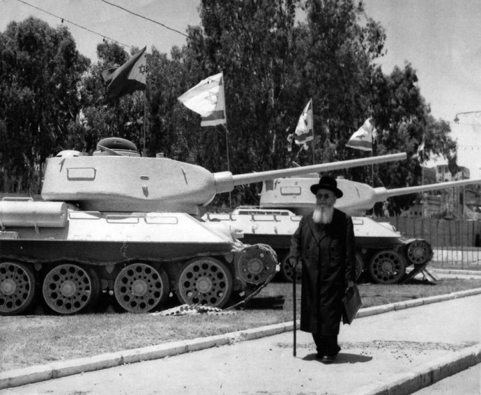 Izraeliek által zsákmányolt és kiállított csehszlovák gyártmányú T–34/85-ös. Forrás: tankarchives.ca