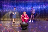 Z inscenácie Sme v pohode (Anna Magdaléna Hroboňová, Ľuboš Kostelný, Lukáš Herc). Foto - Radovan Dranga