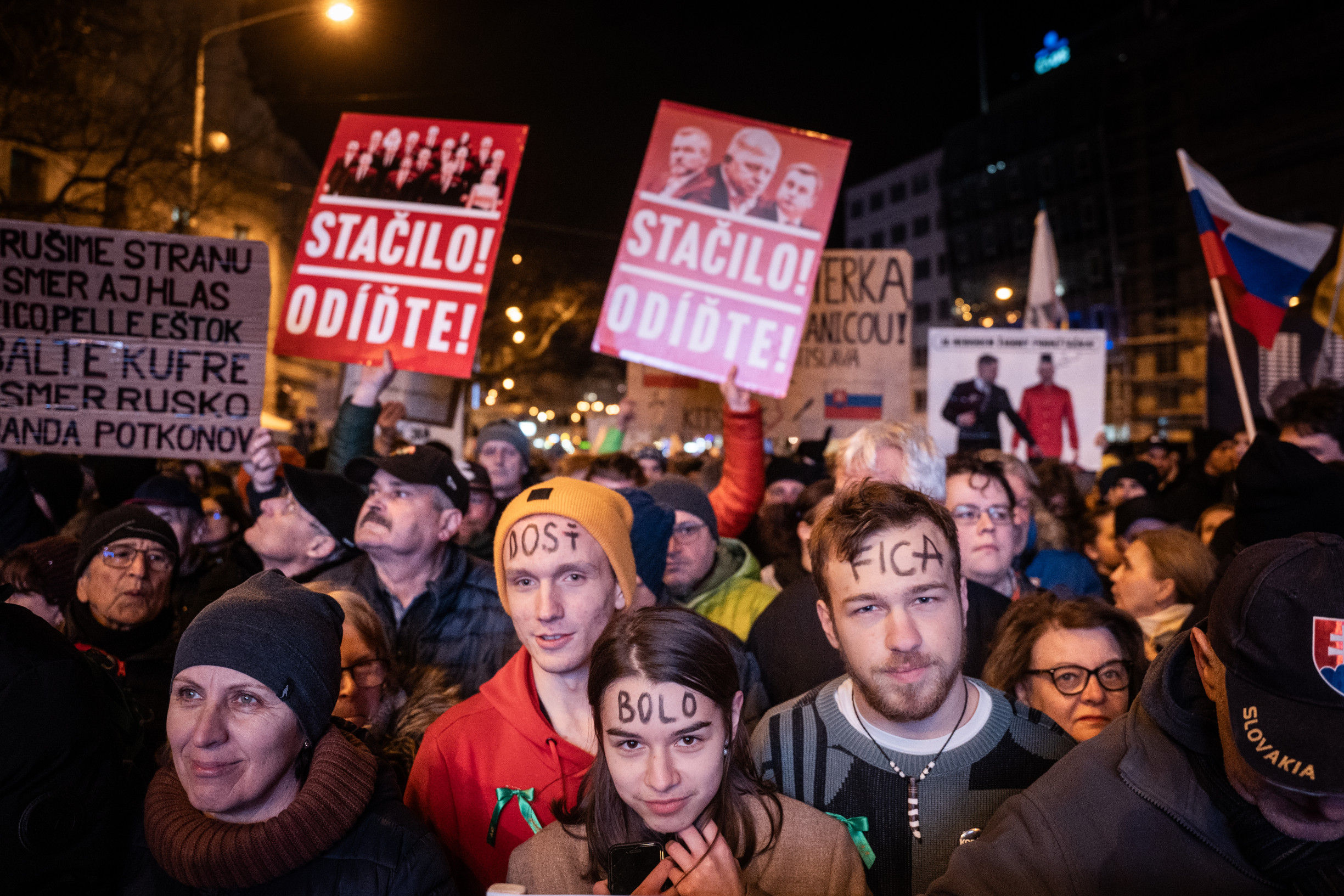 Do Bratislavy prišlo 27-tisíc ľudí, pridalo sa ešte viac miest vrátane Paríža či Krakova