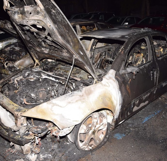 Az egyik kiégett autó. Fotó - rendőrség