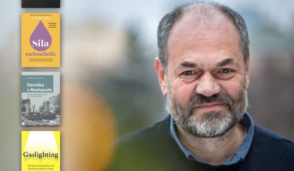 Niektorí politici v&nbsp;nás vytvárajú pocit, že my sme tí blbí, vraví psychológ Ondrušek a&nbsp;vyberá knihy o&nbsp;komunikácii a&nbsp;konfliktoch