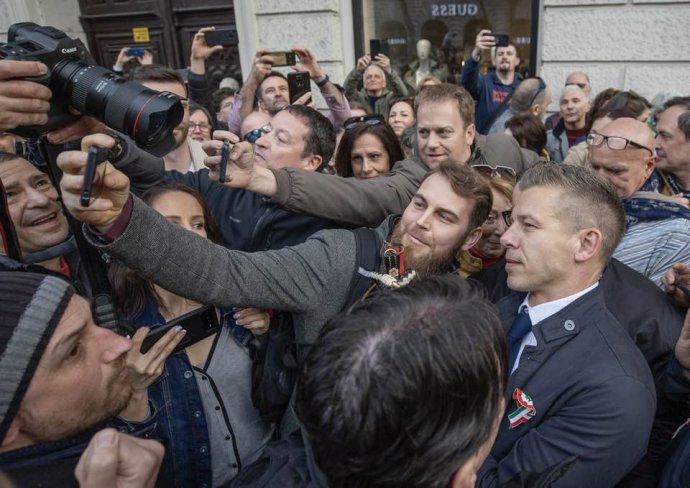 Magyar Péter a demonstrációján részt vevők körében. Fotó - Magyar Péter / Facebook