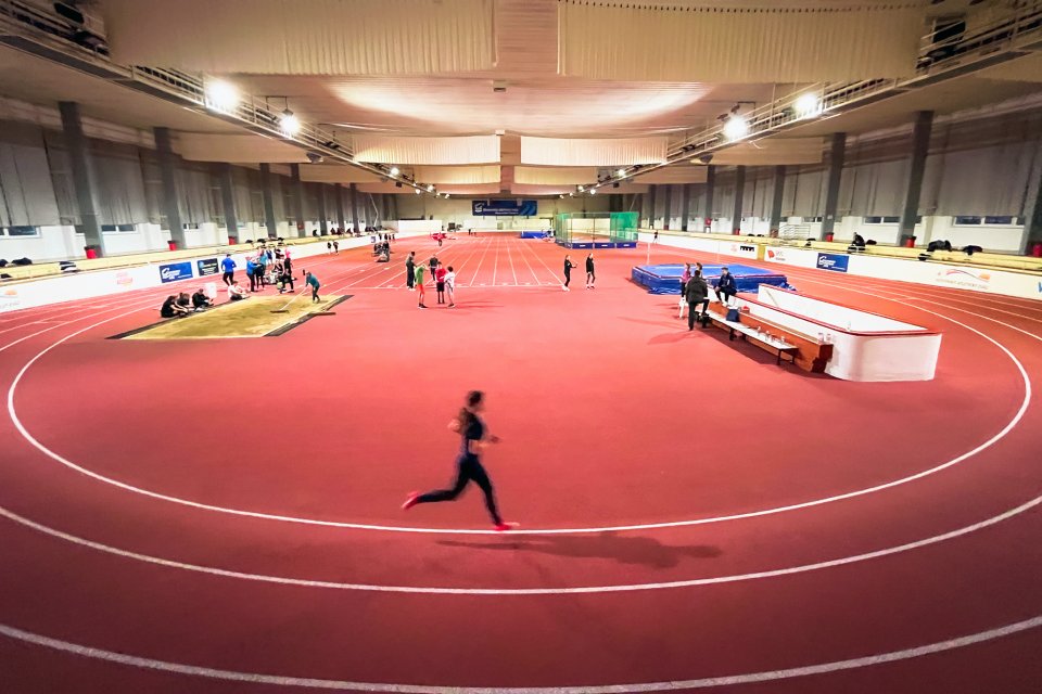 Jediná plnohodnotná atletická hala na Slovensku končí, halu Elán v ...