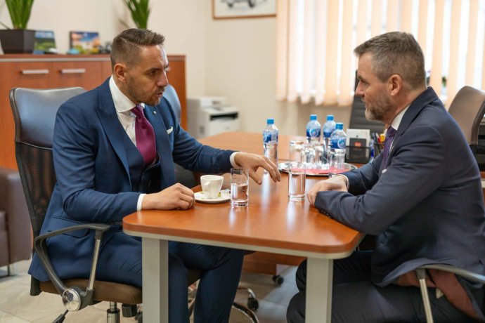 Gyimesi György és Peter Pellegrini négyszemközt. Fotó - Gyimesi György Facebook-oldala