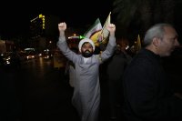 Iránsky klerik oslavuje útok na Izrael v Teheráne. Foto - TASR/AP