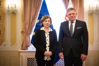 Eurokomisárka Věra Jourová a slovenský premiér Robert Fico v Bratislave. Foto – Európska komisia