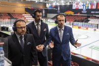 Štáb RTVS na MS v hokeji 2021 - zľava Pavol Gašpar, Boris Valábik a Matej Hajko. FOTO TASR - Jaroslav Novák