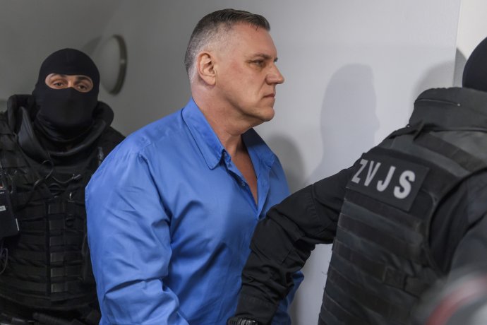 Mikuláš Černák prichádza na súd, ktorý rozhoduje o jeho prípadnom prepustení z doživotného väzenia. Foto – TASR