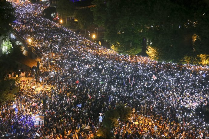 Gruzínci v uliciach odmietali proruský zákon. Foto - TASR/AP