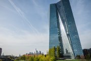 ECB varuje pred bublinou na akciovom trhu