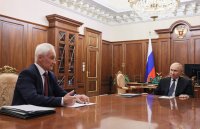 Budúci minister obrany ekonóm Andrej Belousov  (vľavo) má vplyv na Vladimira Putina. Foto - TASR/AP
