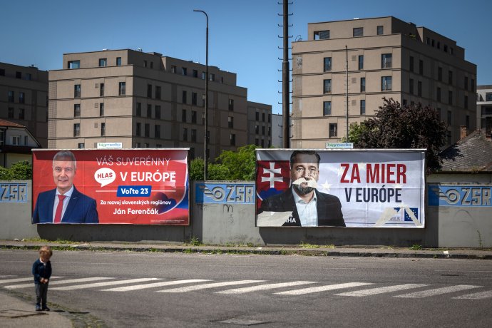 A Hlas és a Smer óriásplakátjai az EP-választás előtt. Fotó N - Tomáš Benedikovič