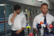 Robert Fico je v kritickom stave, informoval večer emotívny Kaliňák. Šutaj Eštok vyzýval na pokoj