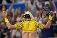 Takto sa tešil Austrálčan Matthew Ebden, keď získal svoj jediný gem proti Novakovi Djokovićovi. Foto – TASR/AP
