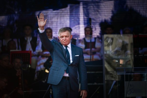 Fico reční na oslavách SNP o&nbsp;mieri, v&nbsp;Banskej Bystrici oslavujeme bez tradičných spojencov