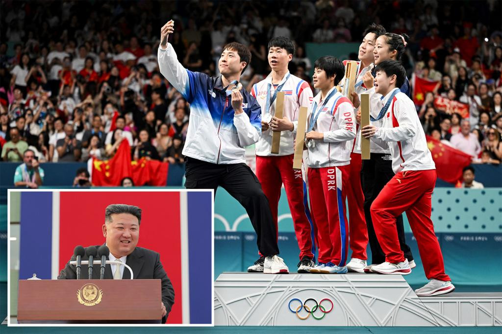 Pred olympiádou dostali špeciálne inštrukcie. Severokórejčania zo slávnej fotky prechádzajú doma trojfázovým očistcom