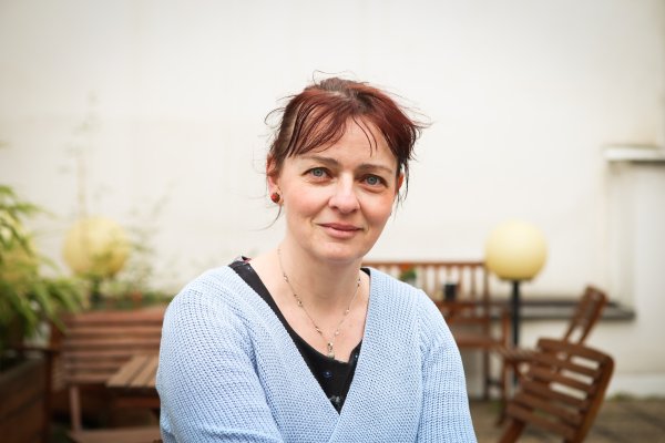 Nemá zmysel kontrolovať deťom ruky, začnú sa rezať inde, vraví terapeutka o&nbsp;sebapoškodzovaní