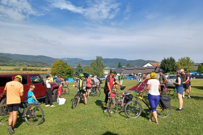 Gyülekező az idei Honismereti Kerékpártúra utolsó túranapján. Fotó - Napunk, Ibos Emese