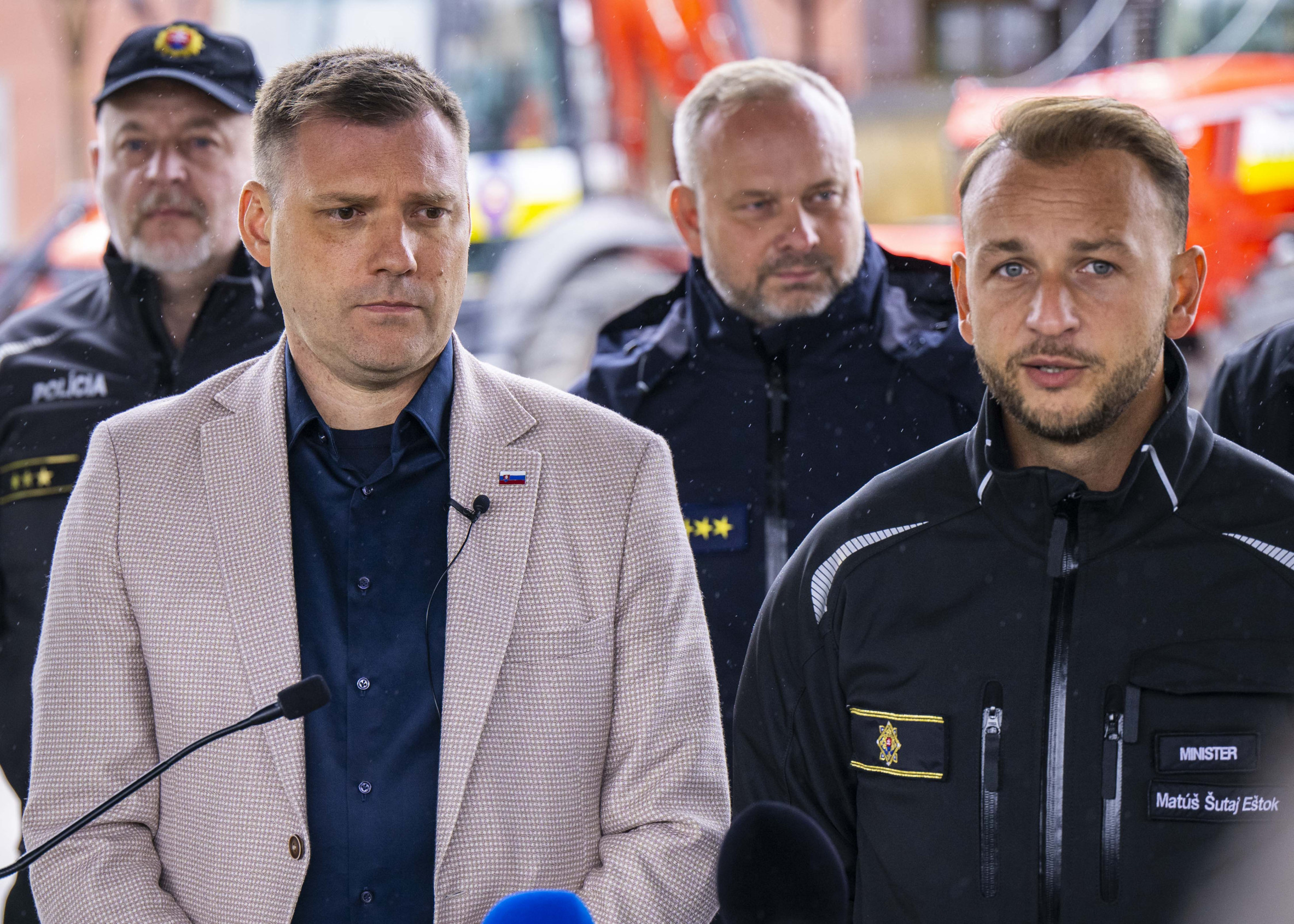 Útok na Schutza: ministri sa predviedli