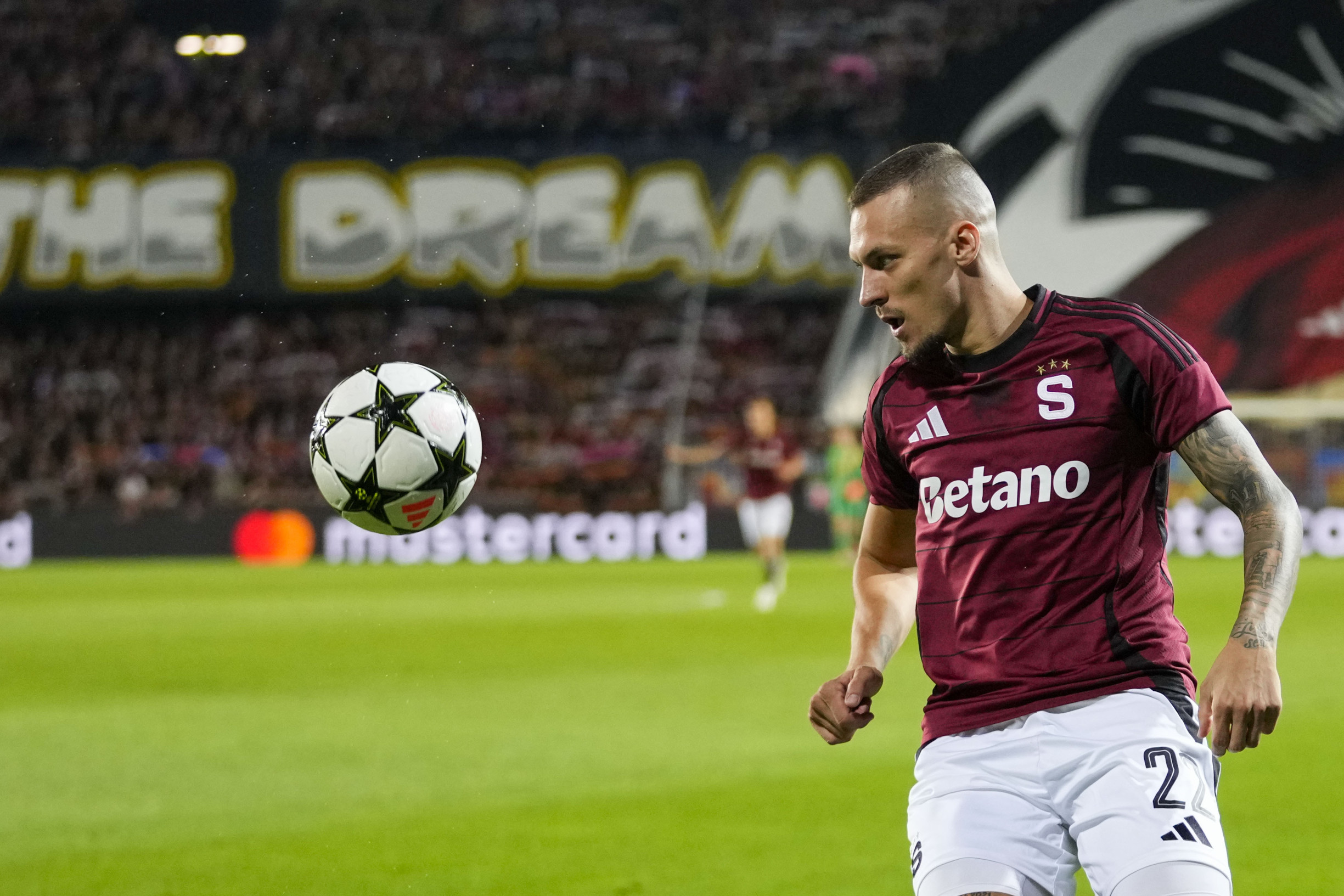 Haraslín chcel Slovan a&nbsp;nechcel City, stal sa opak. Ak by prestúpil, išiel by len do klubu z&nbsp;Ligy majstrov