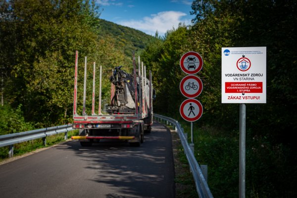 Poloniny trail alebo truck? Ako cyklotrasu za milióny zakázali cyklistom, ale nebezpečne ňou prechádzajú kamióny