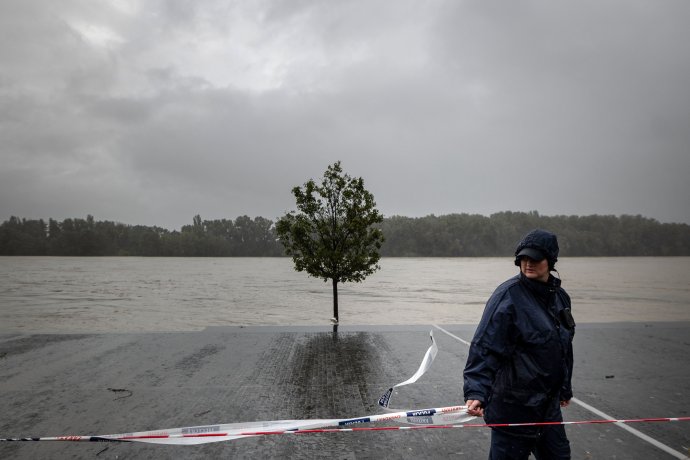 Víz alatt a rakpart. Fotó N - Tomáš Benedikovič