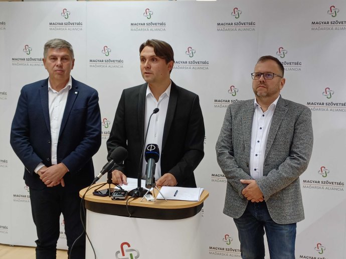 Csenger Tibor (b), Gubík László, Őry Péter (j). Fotó - Napunk/Ibos Emese