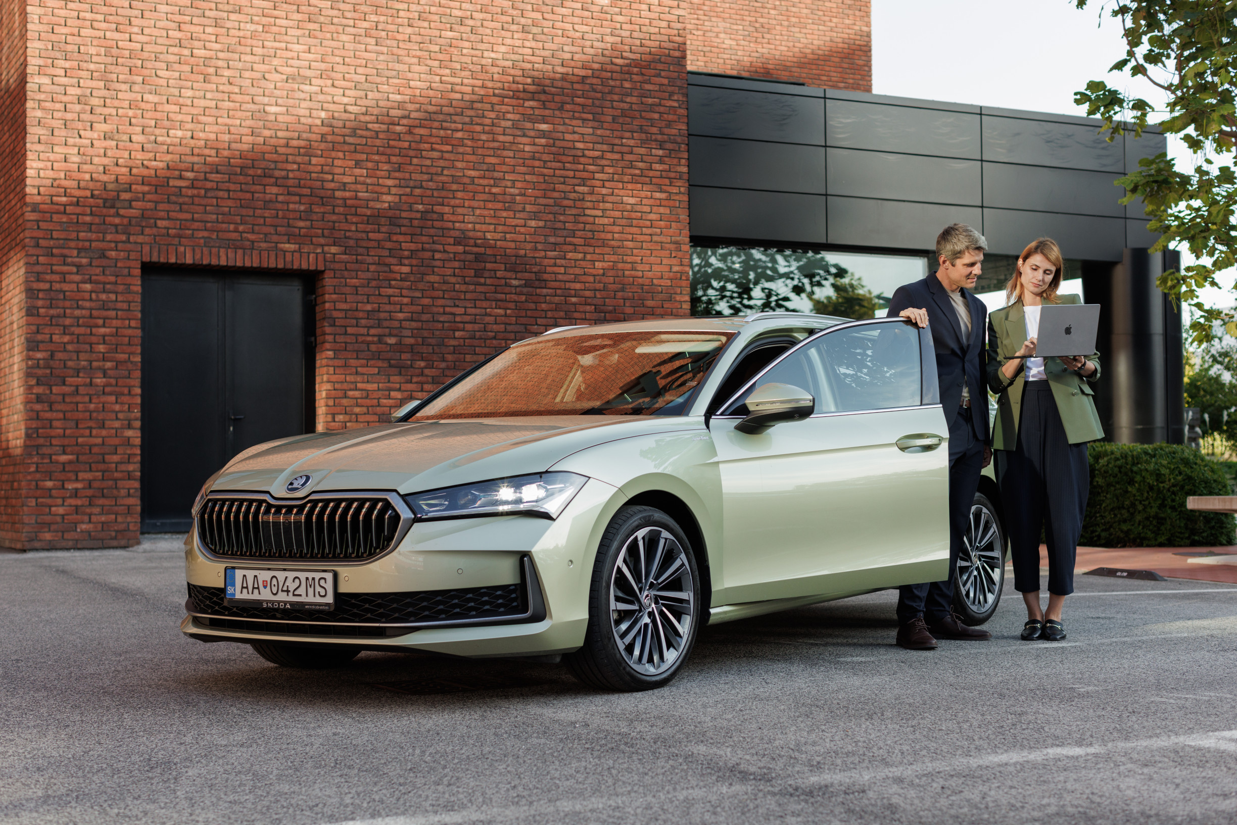 Nová Škoda Superb: Mobilná kancelária pre moderných manažérov