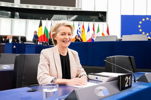 Europoslanci zo Smeru strašili rozpútaním liberálneho pekla. Nakoniec s&nbsp;Republikou nezahlasovali za Šefčoviča a&nbsp;novú Komisiu