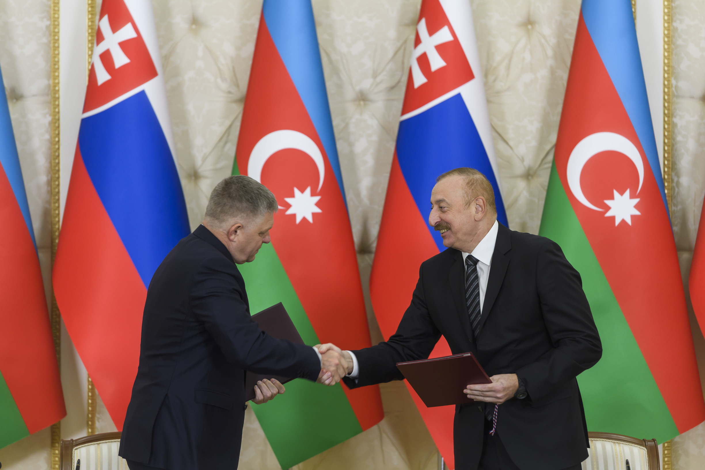 Azerbajdžan – ďalšia diktatúra, ktorú si Fico pochvaľuje