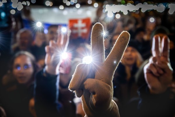 Na opozičný protest prišlo takmer 18-tisíc ľudí. Volali, že slobodu si nedajú, a&nbsp;žiadali odchod Fica