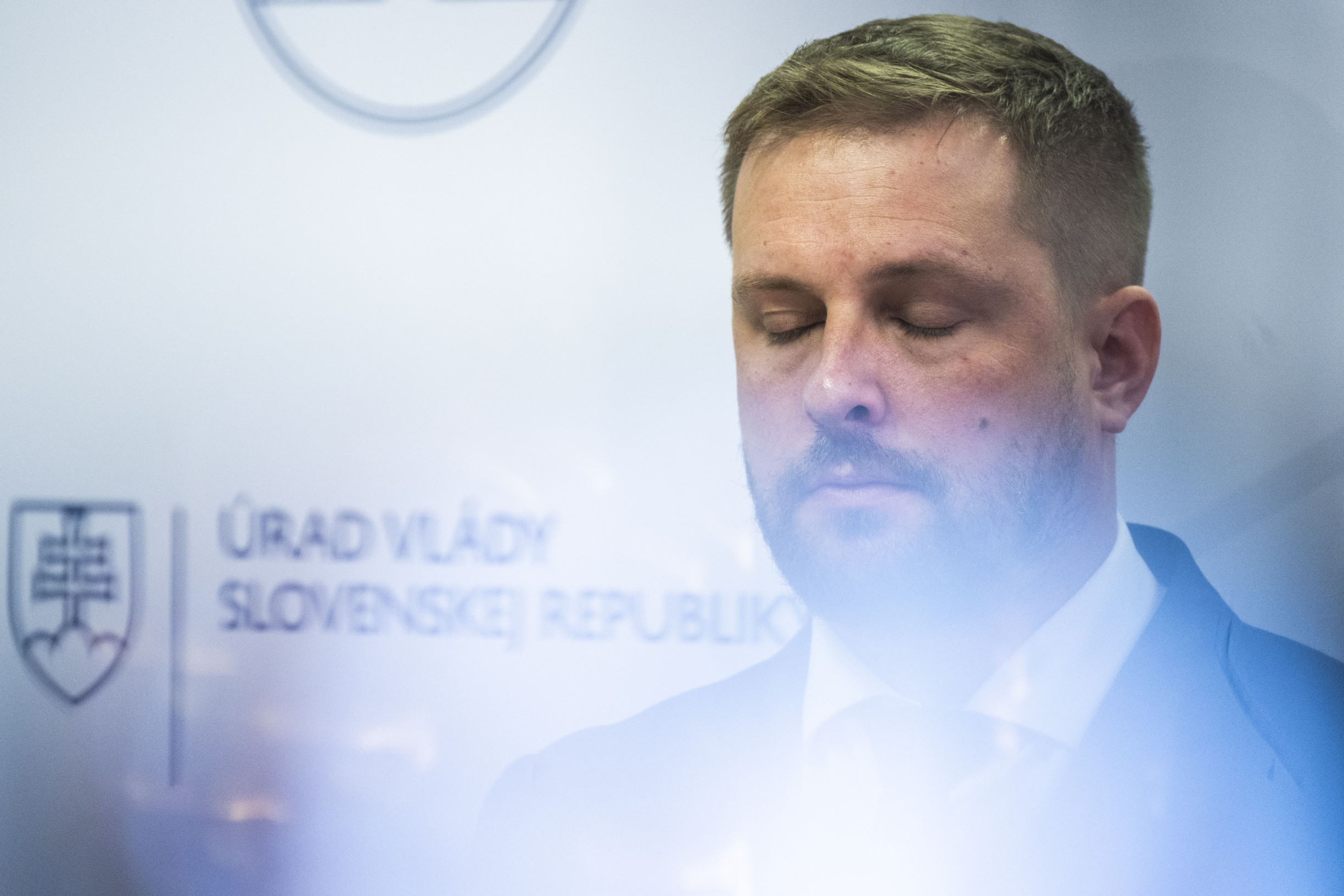 Minister Šaško, minister Drucker. Čas hry na dve strany sa skončil, musíte sa rozhodnúť