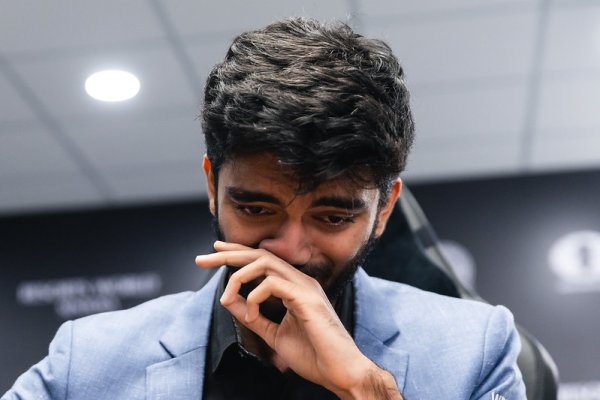 Indický šachista je najmladší majster sveta od čias Kasparova. Je pre mňa stále trochu záhadou, povedal veľmajster Carlsen