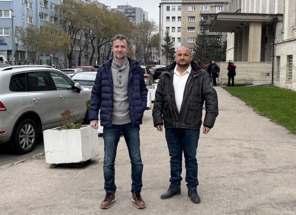 Bývalí operatívci NAKA ostávajú na slobode. Aj krajský súd spochybnil ich obvinenie