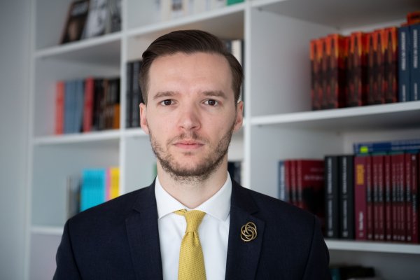 Blanárovo ministerstvo diskriminuje diplomata pre sexuálnu orientáciu